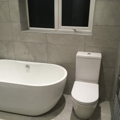 Free Standing Bath & Soft Close Toilet