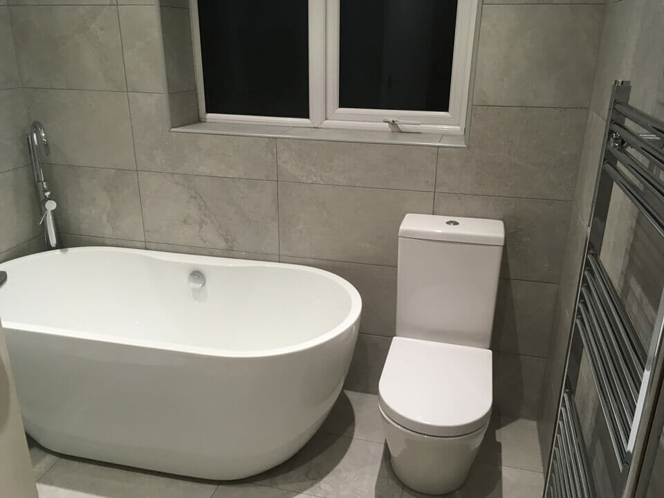 Free Standing Bath & Soft Close Toilet