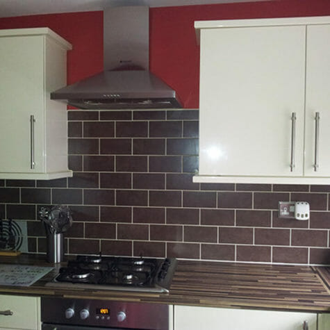 Fitted Kitchen with Tiled Splashback & Extractor Fan